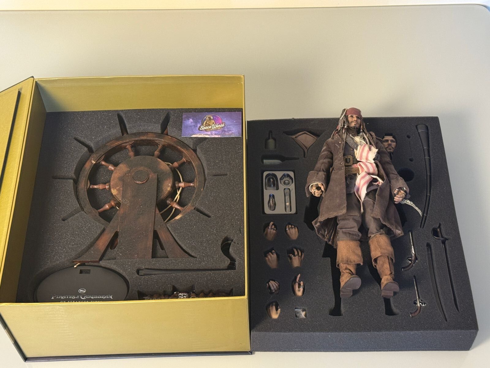 Capitão Jack Sparrow 1/6 DX06 Piratas do Caribe Hot Toys